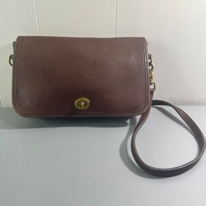 Vintage Coach Mahogany Brown Leather Crossbody Turnlock Bag 0216-216 Made in USA